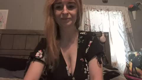 Snapshot of pizzedwife chatting on 06.14.26 pizzedwife online show from 06.14.26