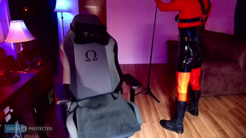 Snapshot of plasticme chatting on 11.23.25 plasticme online show from 11.23.25