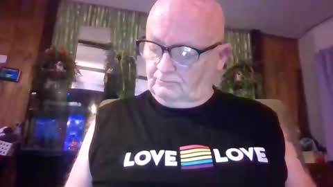 Snapshot of playboychas chatting on 04.06.26 chaz online show from 04.06.26