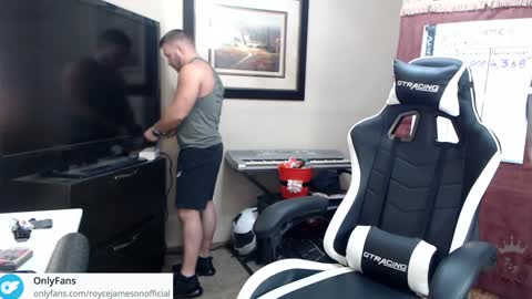 Snapshot of player2pawns chatting on 12.28.24 Player online show from 12.28.24