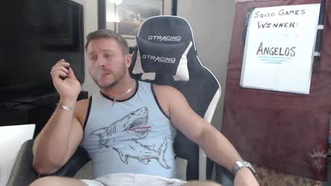 Snapshot of player2pawns chatting on 01.12.25 Player online show from 01.12.25