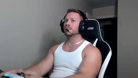 Snapshot of player2pawns chatting on 10.17.25 Player online show from 10.17.25