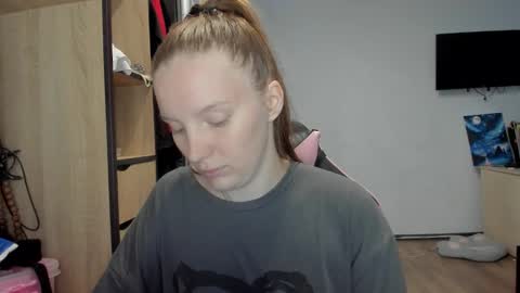 Snapshot of playful_mary chatting on 10.01.25 Masha online show from 10.01.25