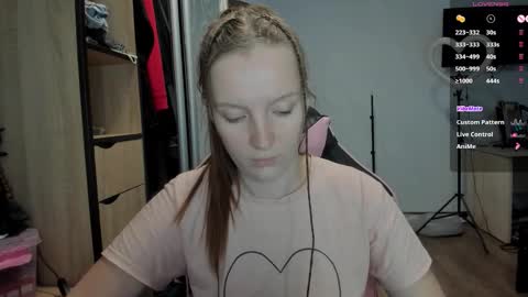 Snapshot of playful_mary chatting on 10.12.25 Masha online show from 10.12.25