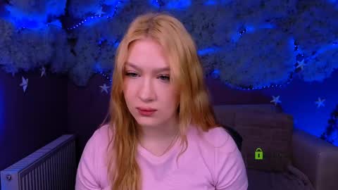 Snapshot of playful_sophie chatting on 04.20.26 Sophie online show from 04.20.26