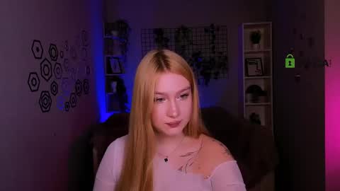 Snapshot of playful_sophie chatting on 05.03.26 Sophie online show from 05.03.26