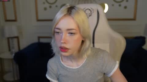 Snapshot of playhard054 chatting on 11.28.25 Lana online show from 11.28.25