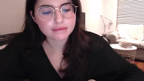 Snapshot of playnofuckinggames chatting on 01.11.25 Mary online show from 01.11.25