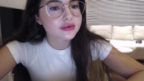 Snapshot of playnofuckinggames chatting on 09.10.25 Mary online show from 09.10.25