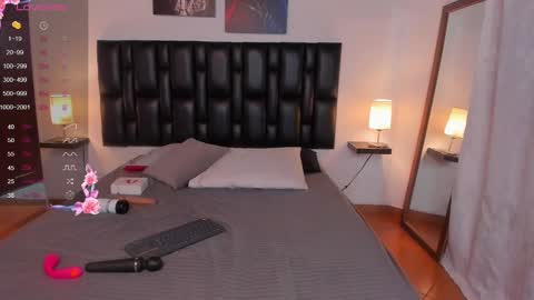 JUAN AND JULI online show from 01.10.25