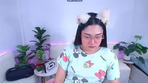 Ploysai online show from 10.14.25