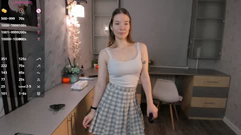 Snapshot of pluf_pluf chatting on 12.10.24 HiI am Vivian online show from 12.10.24