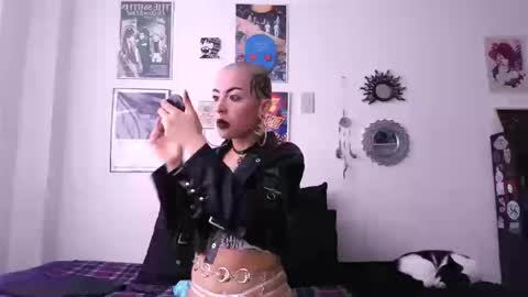 Snapshot of plutonbluemoon_999 chatting on 09.24.25 online show from 09.24.25