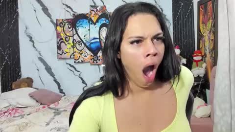 Snapshot of pocahontas_98113116 chatting on 01.15.25 lesly pagina azul pocahontas982 online show from 01.15.25