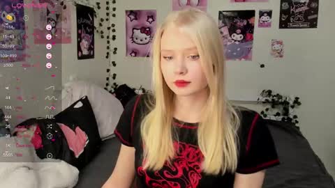 Snapshot of pocet_barbie chatting on 01.15.25 Mary online show from 01.15.25