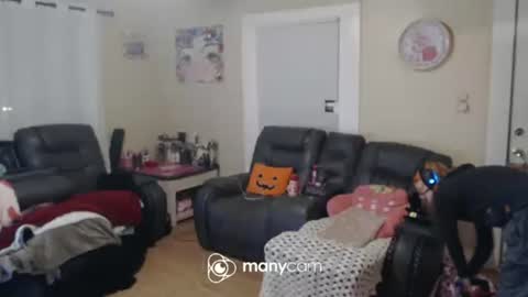 Snapshot of pocketplywood chatting on 11.28.25 PocketPlywood online show from 11.28.25