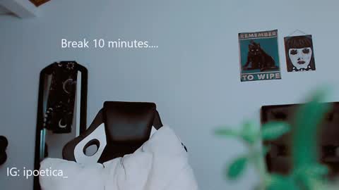 IG ipoetica  online show from 01.10.25