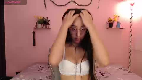 Snapshot of poison_pink chatting on 09.10.25 poison_pink online show from 09.10.25