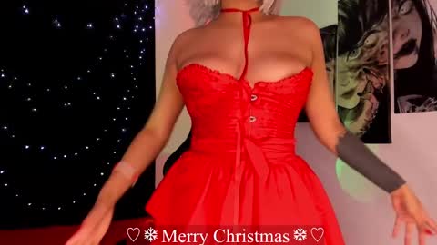 Snapshot of poison_willow chatting on 12.24.24 Willow Hours 12pm to 630pm Colombian time FRIDAY AND SUNDAY FREE DAYS online show from 12.24.24