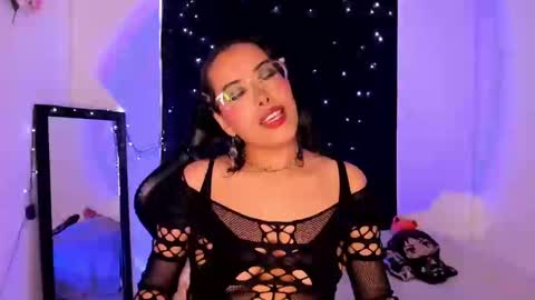 Snapshot of poison_willow chatting on 01.14.25 Willow Hours 12pm to 630pm Colombian time FRIDAY AND SUNDAY FREE DAYS online show from 01.14.25