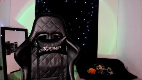 Snapshot of poison_willow chatting on 02.26.25 Willow Hours 12pm to 630pm Colombian time FRIDAY AND SUNDAY FREE DAYS online show from 02.26.25