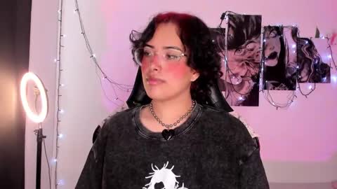 Snapshot of poison_willow chatting on 09.09.25 Willow Hours 12pm to 630pm Colombian time FRIDAY AND SUNDAY FREE DAYS online show from 09.09.25