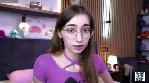 Snapshot of polly_bee chatting on 11.14.25 Polly online show from 11.14.25