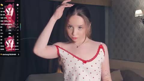 Snapshot of polly_dollie_ chatting on 11.21.25 Renet online show from 11.21.25