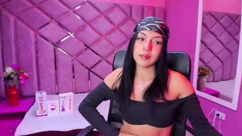 Snapshot of poly_sasha_ chatting on 09.21.25 poly sasha online show from 09.21.25