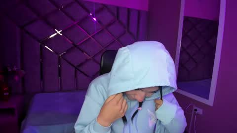 Snapshot of poly_sasha_ chatting on 10.19.25 poly sasha online show from 10.19.25