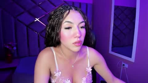 poly sasha  online show from 12.21.25