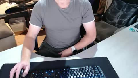 Snapshot of poodledude chatting on 10.11.25 Dave online show from 10.11.25