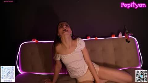 Snapshot of popityan chatting on 10.24.25 Louise see you on December 1 at 2200 UTC3 online show from 10.24.25