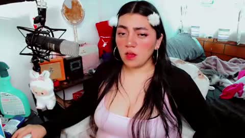 Poppy Kensington online show from 08.04.26