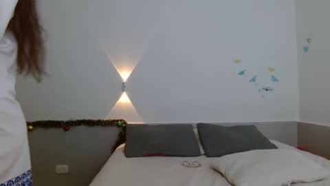 porcelainlux online show from 12.20.25