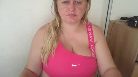 Snapshot of pornbusty chatting on 07.10.26 MelissOfficial online show from 07.10.26