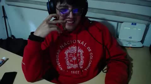 powerfulzeus2 online show from 10.11.25