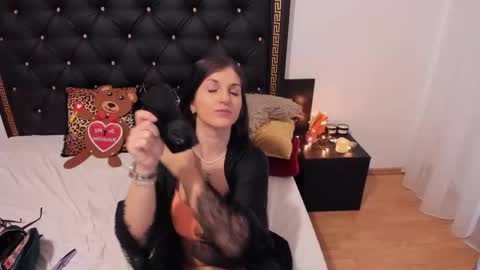 Snapshot of preciousailly chatting on 11.13.25 Ailyn online show from 11.13.25