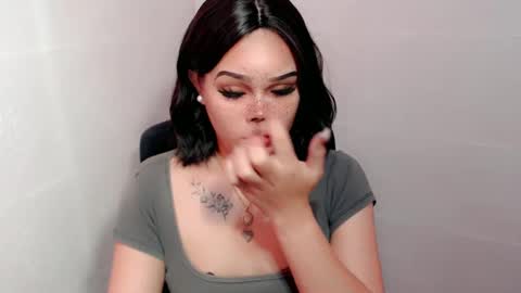 Snapshot of preciousangel69xxx chatting on 01.21.25 MAXXINE online show from 01.21.25