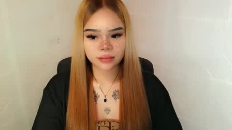 Snapshot of preciousangel69xxx chatting on 11.22.25 MAXXINE online show from 11.22.25