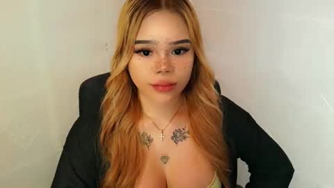 Snapshot of preciousangel69xxx chatting on 11.27.25 MAXXINE online show from 11.27.25