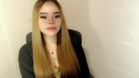 MAXXINE online show from 04.04.26