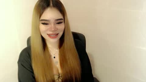 Snapshot of preciousangel69xxx chatting on 04.26.26 MAXXINE online show from 04.26.26