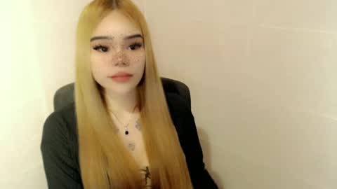 Snapshot of preciousangel69xxx chatting on 06.11.26 MAXXINE online show from 06.11.26