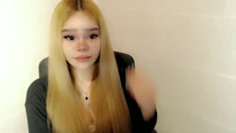 Snapshot of preciousangel69xxx chatting on 06.17.26 MAXXINE online show from 06.17.26