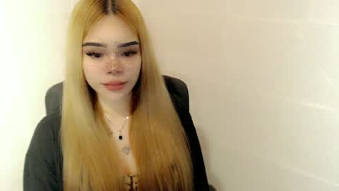 Snapshot of preciousangel69xxx chatting on 06.19.26 MAXXINE online show from 06.19.26