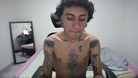 Plux online show from 04.21.26