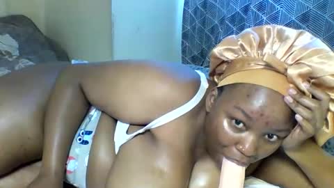 Snapshot of prettie_diva0 chatting on 11.19.25 Prettie diva online show from 11.19.25