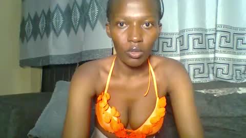 Snapshot of prettie_petitee chatting on 02.04.26 prettie_petitee online show from 02.04.26