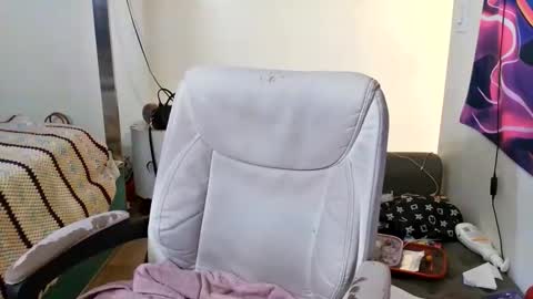 Yasmine pretty online show from 12.14.25